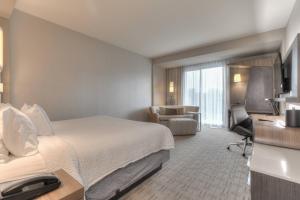 1 King, Mountain View, Balcony, Sofa bed room in Courtyard by Marriott Pigeon Forge