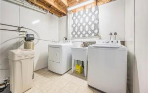Pet Friendly Cheap Kitchener-WLU Airport Stay Best Location