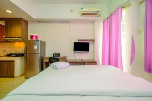 Comfort Studio at Margonda Residence 3 Apartment By Travelio