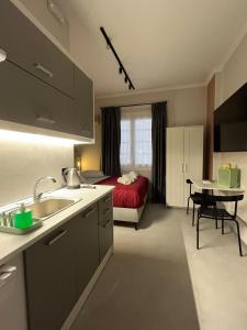 Iris suite Stadiou by Zeussuites