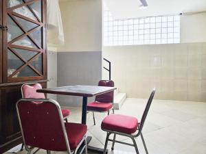 RedDoorz at Pucang Anom Timur Surabaya