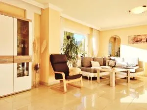 Ferienwohnung Panter- Traumaussicht im Schwarzwald - باد بيترستال