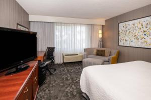 King Room - Allergy Friendly room in Courtyard by Marriott Newark Silicon Valley