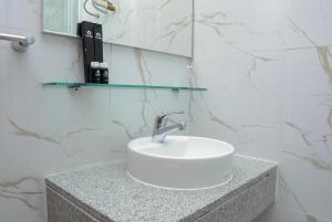 Cozy Living 1BR at Grand Kamala Lagoon Apartment By Travelio