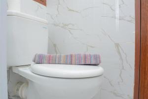 Cozy Living 1BR at Grand Kamala Lagoon Apartment By Travelio