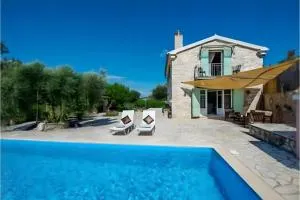 Siorra Angelina Villa - Perítheia