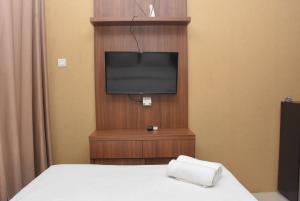 Good Choice Studio at Green Pramuka Apartment near Shopping Center By Travelio