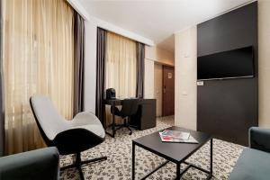 Junior Suite room in Crystal Palace Hotel