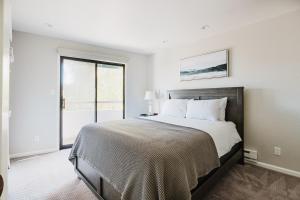 Blueground San Mateo 2bd apartment SFO-1786