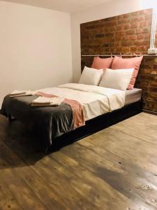 AMOS HOMES accommodation