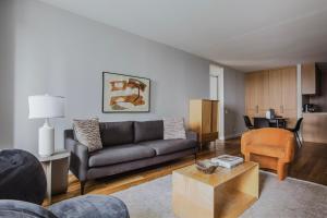 Blueground Midtown West gym wd nr museum NYC-1706