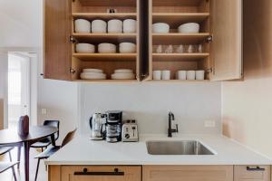 Blueground Midtown West gym wd nr museum NYC-1706