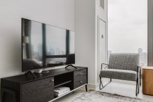 Blueground West Loop pool AC nr Willis CHI-1161