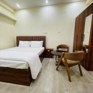 Le Platinum Hotels & Banquet