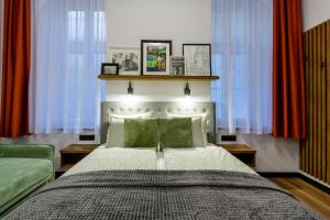 Budapest Holidays Vibes