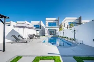 Deal of the Week 4BR with Heated Pool, BBQ & Jacuzzi by Deluxe Holiday Homes - 富查伊拉