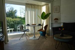 Ithaka Beach House, unieke plek met vrij parkeren!