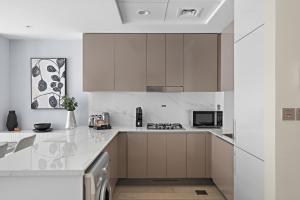 1BR Azizi Riviera B7, Pool View