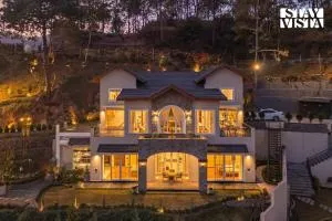 StayVista at Ilika - Heated Infinity Pool and Jacuzzi - Rājgarh