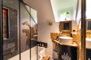 Maisons de vacances La Capsule - Avec jacuzzi : photos des chambres