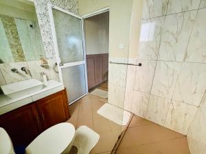 Medalin Lake Gregory