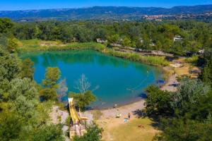 Campings Iscles 231- MH Au calme pres du lac : photos des chambres