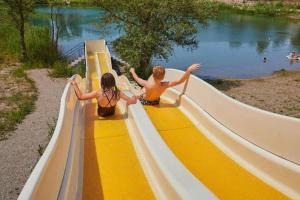 Campings Iscles 231- MH Au calme pres du lac : photos des chambres