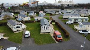 3 Bed Caravan - Sleeps 8 - Pets - Parking