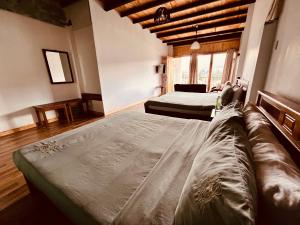 Medalin Lake Gregory