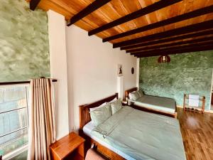 Medalin Lake Gregory