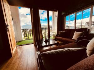 Medalin Lake Gregory