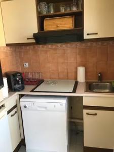 Fréjus, 200 m des plages appart f1 avec piscine