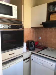 Fréjus, 200 m des plages appart f1 avec piscine