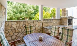 Vrdoljak - Apartment Dolje - MPolo