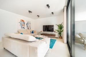 HigueronRentals Sandalo
