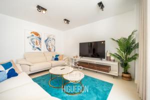 HigueronRentals Sandalo