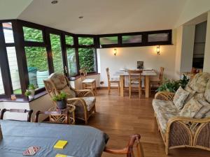 Spacious detached 4 bed in Belgrave Park, Chester, plenty of Parking!