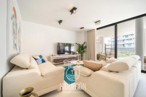 HigueronRentals Sandalo