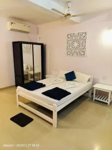 pink studio 300mtrs from morjim beach - Pernem