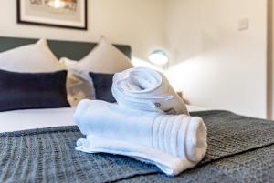 2BR Apartment with Parking, Close to York Centre