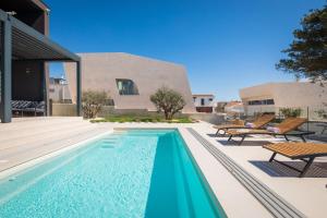 Villa Acacia with heated pool