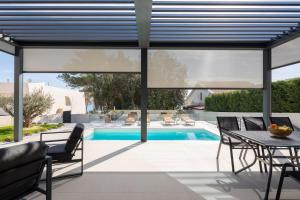 Villa Acacia with heated pool