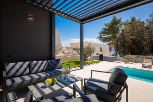 Villa Acacia with heated pool