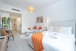 Bright & Modern Studio in JVC