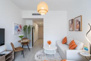 Bright & Modern Studio in JVC