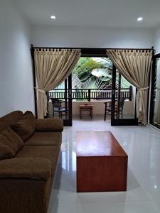 SURFARIS INN on poppies 2 apartment