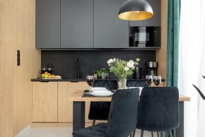 Prestiżowe Góralskie Apartamenty w Sercu Zakopanego & Parking by Noclegi Renters