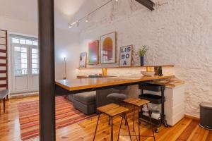 Bright & Central Loft by LovelyStay