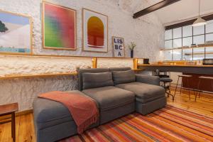 Bright & Central Loft by LovelyStay