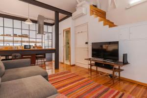 Bright & Central Loft by LovelyStay